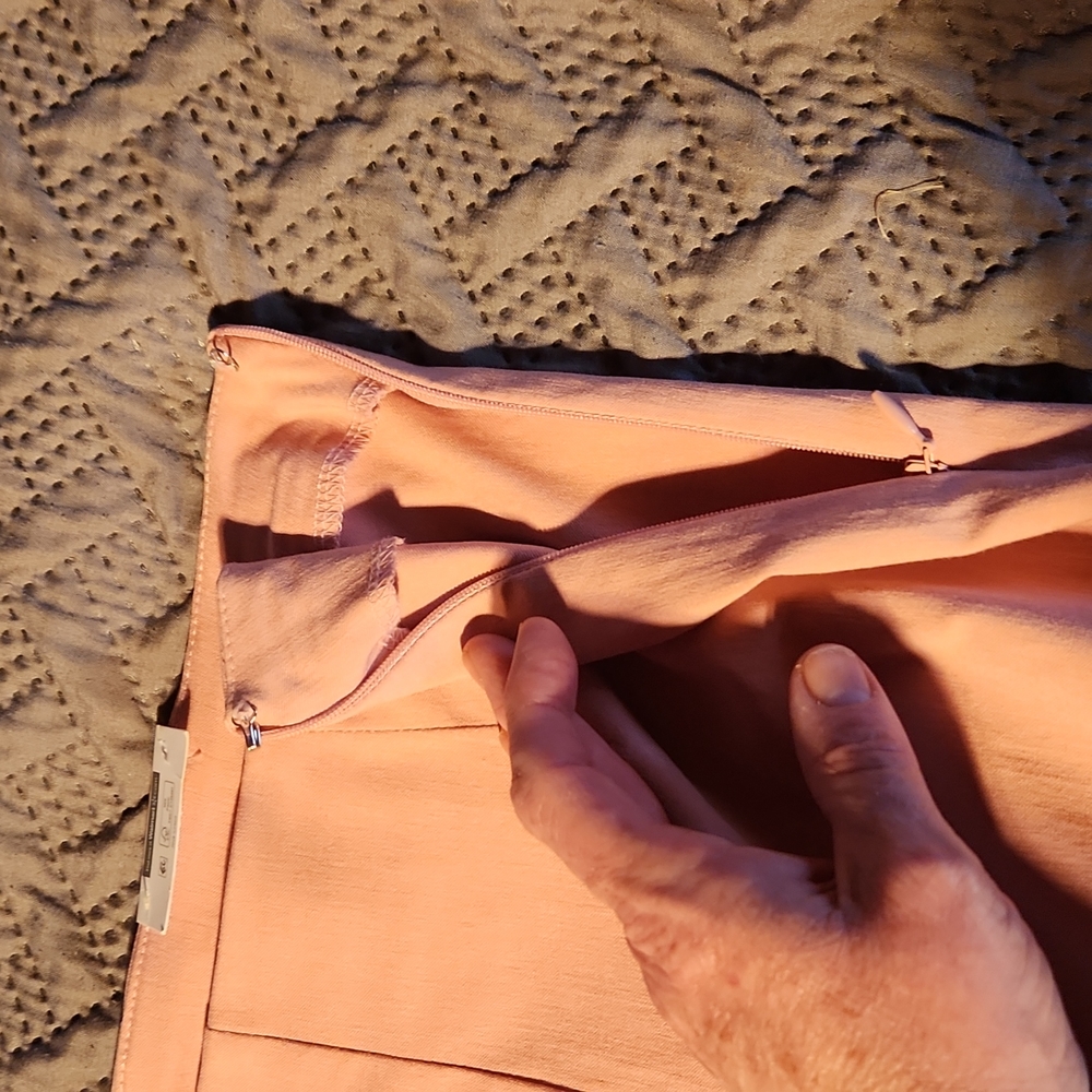 Pink slacks - Picture 2 of 5